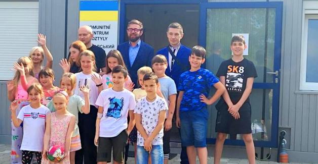 Wizyta przedstawicieli Ambasady RP w centrum wsparcia ukraińskich uchodźców Rozytyly w Pradze Czechy